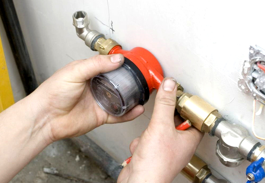Horizontal water meters must never be mounted in a vertical plane.