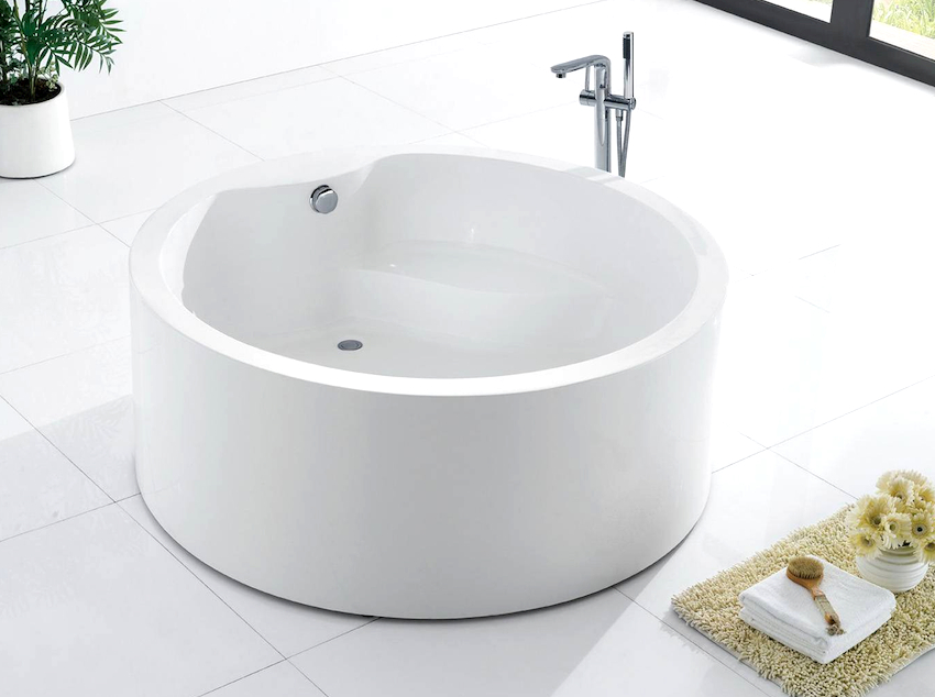A round bathtub is an ideal option for connoisseurs of comfort and adherents of extraordinary ideas