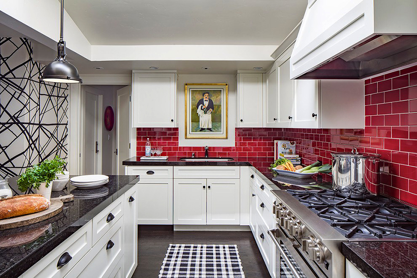 Ceramic tiles as an apron are the most popular option