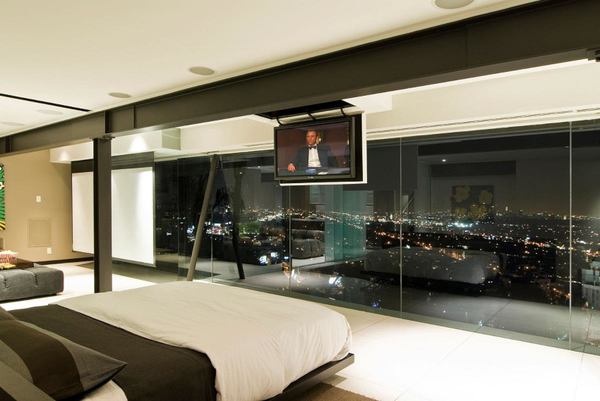 Nejjednodušší možností je připevnit televizor na strop s betonovým povrchem