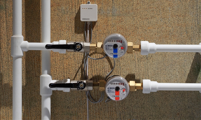 The design of water meters transmitting readings includes a magnetic device and a special sensor