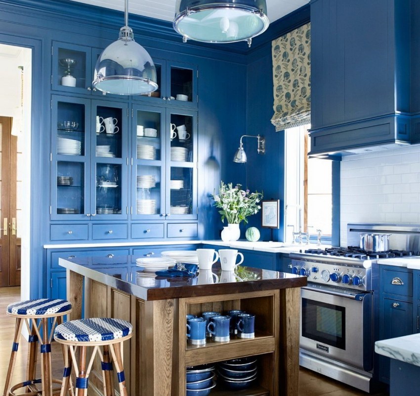 Sideboards look especially harmonious in country and Provence style kitchens