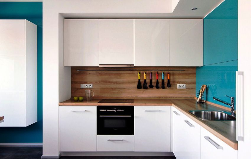 An apron for a kitchen made of MDF is often laminated and has standard sizes