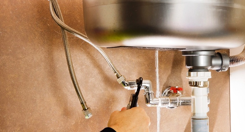Tehničke karakteristike nehrđajućeg čelika omogućuju upotrebu pletenice izrađene od njega na gotovo svim mjestima za unos vode