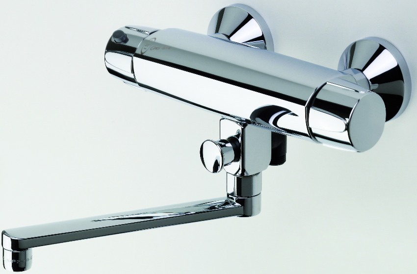 Faucets with a thermostat are made of ceramic, plastic or metal