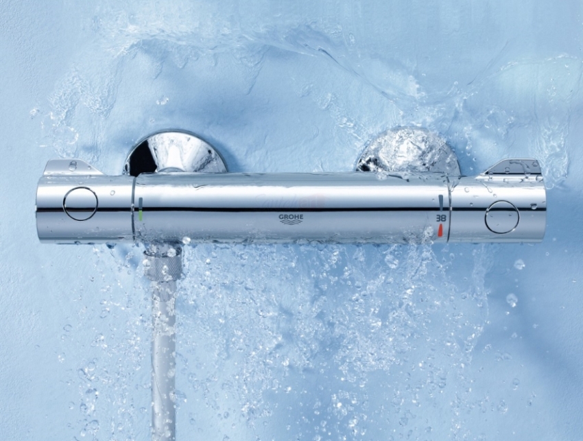 Thermostatic mixer maintains the temperature of the shower water at a predetermined level throughout the bath
