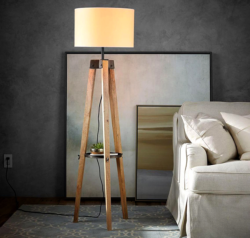 A wooden tripod floor lamp will become a spectacular decoration of the room