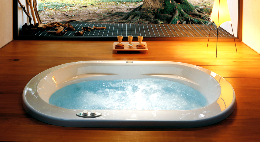 There is a wide range of hot tubs on the market, differing both in size and configuration