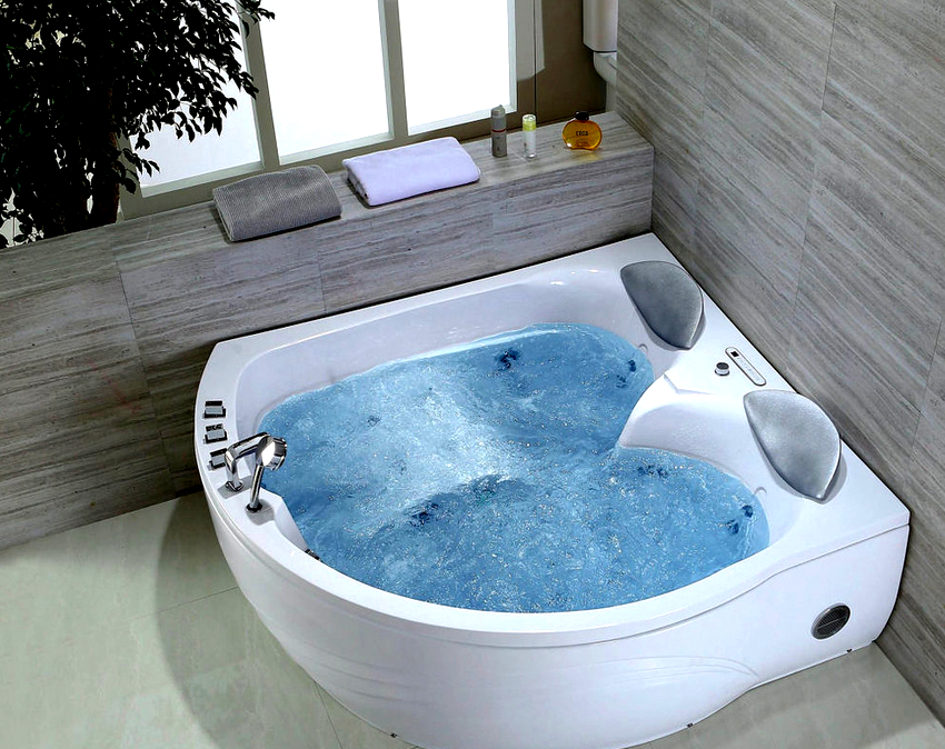 Hydromassage bathtubs produced by the Russian company Radomir are reliable and durable.
