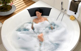 Whirlpool tub: the best way to make the bathroom a place to relax