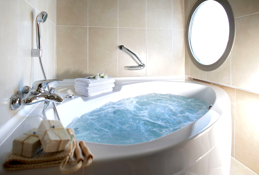 The quality of the whirlpool bath is influenced by the number and location of nozzles, pump power, control system