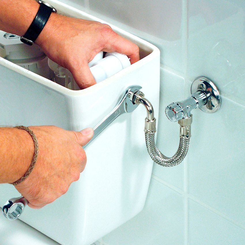 Toaleti domaće proizvodnje proizvode se sa bočnim cjevovodima