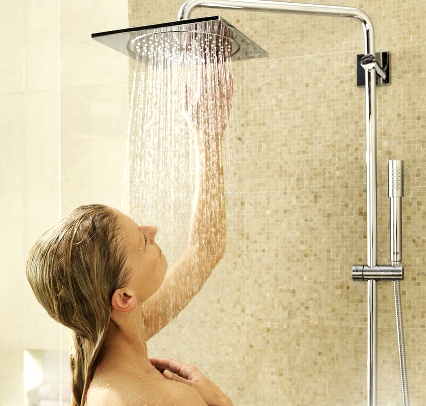 Head shower heads are divided into two types: wall-mounted and built-in