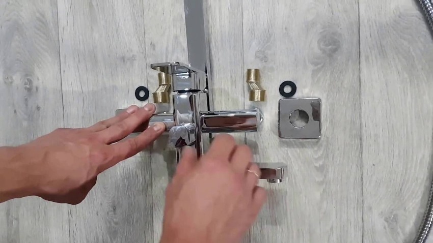 You can install a shower rack with your own hands, you do not have to pay for a simple installation to a professional plumber
