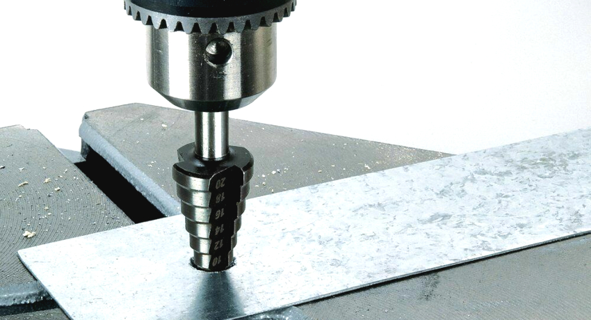 When choosing a tool in which a conical drill will be installed, it is worth considering that it must develop a speed of 3 to 5 thousand rpm