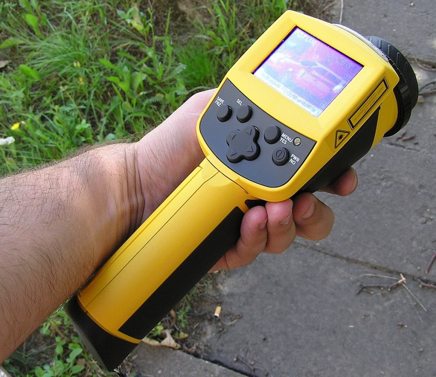 The cost of the thermal imager Fluke is about 390 thousand rubles Flir E8