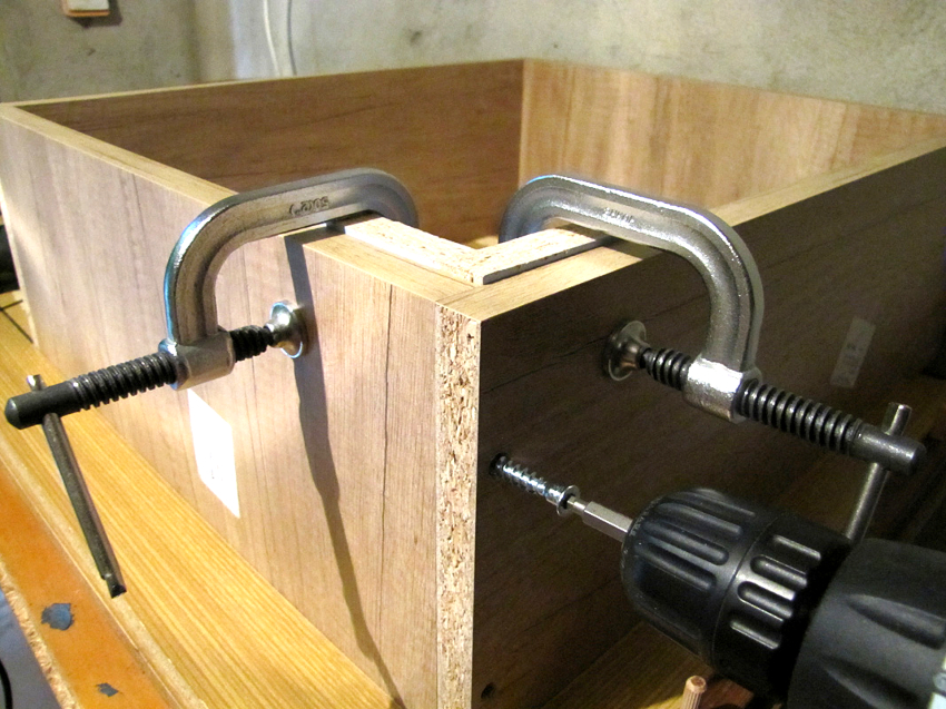 A screw tie will help to assemble drawers in a quality manner or fix shelves to the side of the cabinet