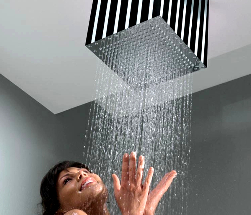 The rain shower head divides the water stream into a large number of individual drops