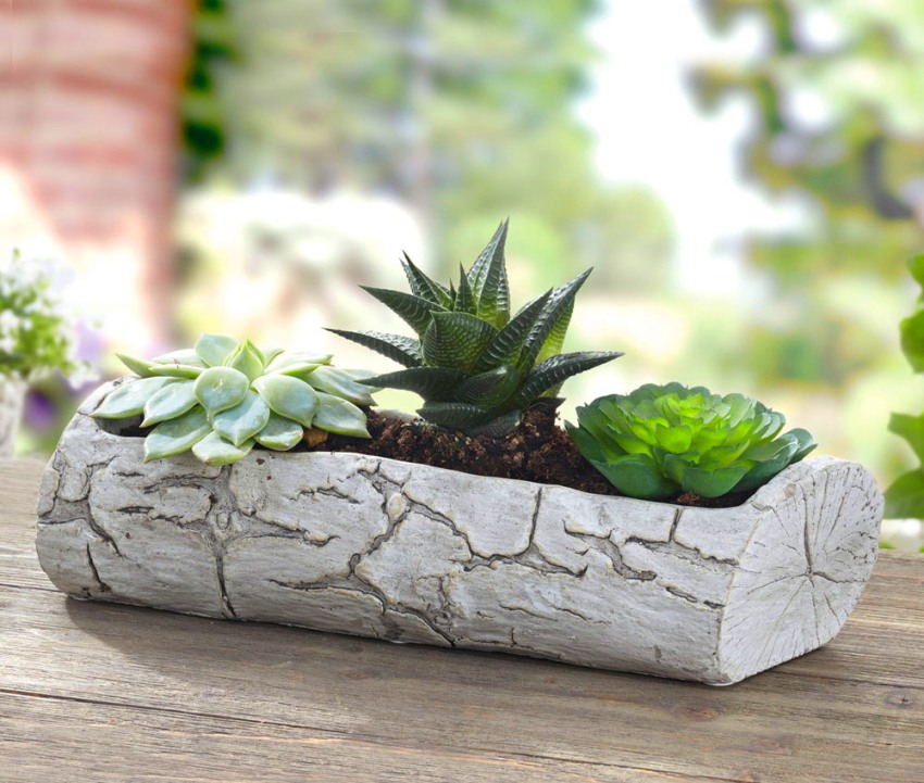 The planter for flowers can be made using a variety of materials such as wood, leather, twine