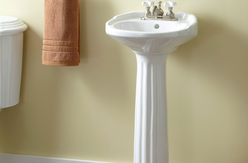 Floor-standing sinks are those models that have a vertical support.