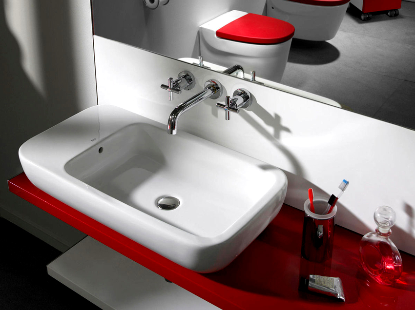 Before choosing a bathroom sink, you need to pay attention to the wall material, whether it will allow you to perform the necessary fastening