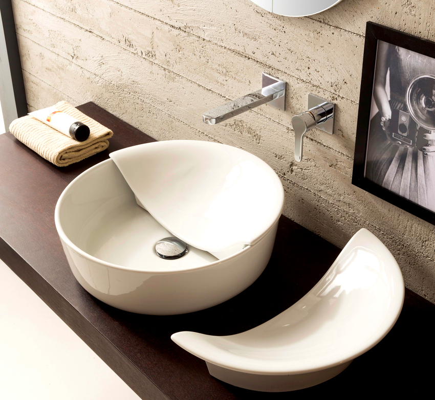 Installation of a countertop washbasin is a very simple process that even an inexperienced specialist can handle.