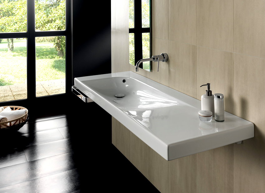Hanging sinks have a lot of advantages, they are easy to install, have compact dimensions and low price.