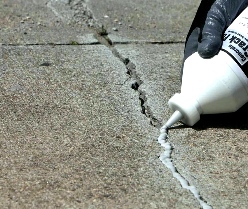 The most common defect in concrete floors in living quarters is small cracks.