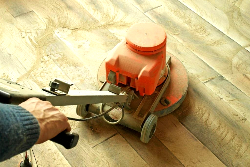 Trošak finog brušenja drvenog poda iznosi 120 rubalja / m²