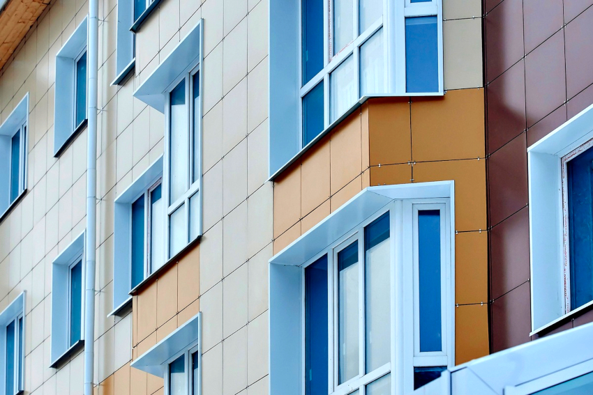 The ventilated facade system is installed both on private buildings and on multi-storey residential buildings