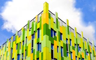Sistem fasad berventilasi: sampul bangunan pelindung dan hiasan