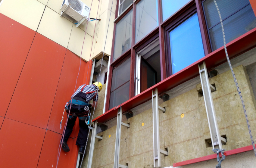 Vrijedno je zapamtiti da pogreške u ugradnji ventilacijske fasade uzrokuju smanjenje toplinske otpornosti zidova, antikorozivnu zaštitu i kršenje ventilacije