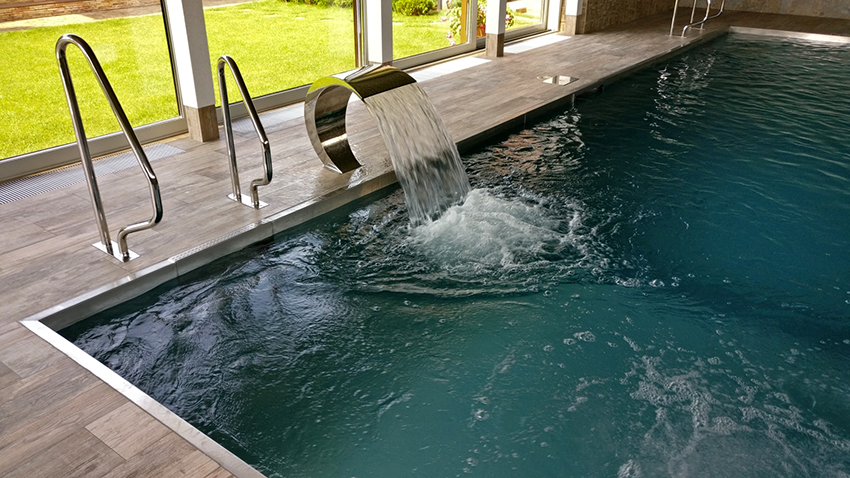 Skimmer pools are equipped with an overflow system and filtration units