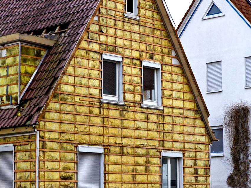 Insulation of the facade of the house from the outside with mineral wool provides excellent sound insulation