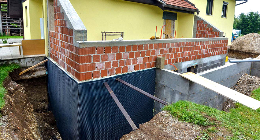 Izolacija temelja kuće izvana: najbolji način zaštite temelja zgrade