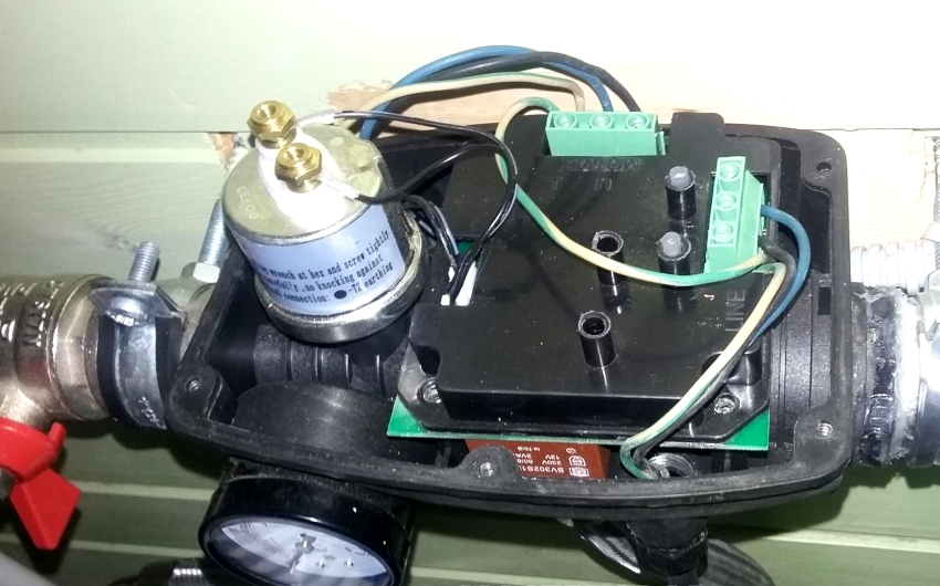 Automatizacija TURBIPRESS ne može se povezati na sustav bez hidrauličkog akumulatora.