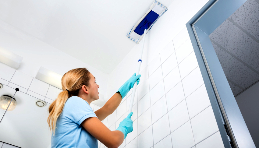 To wash a glossy ceiling, you need a special lint-free microfiber