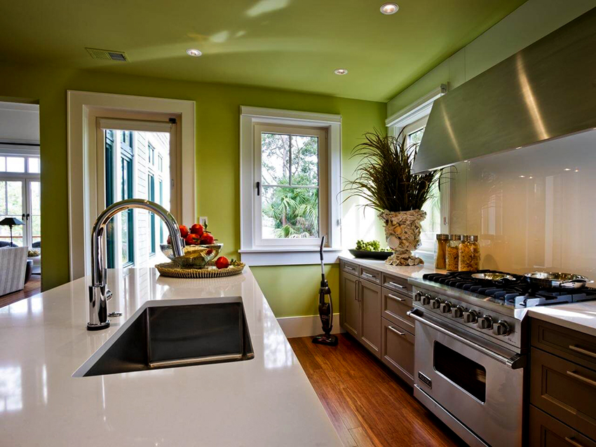 Glossy ceilings are not recommended for the kitchen, as dirt is better visible on them, which cannot be avoided
