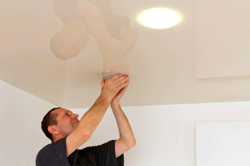It is better to install luminaires at the same time as installing the ceiling.