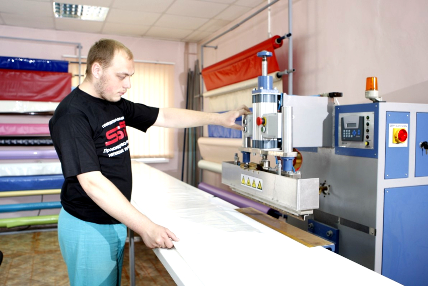 If it is necessary to connect several pieces of canvases, special welding on high-frequency machines is used