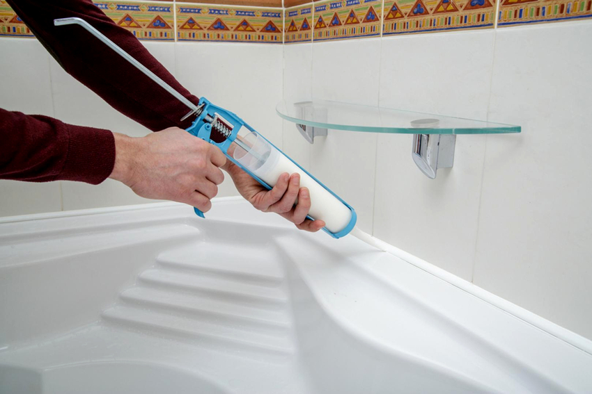 To avoid the problem of the appearance of an unpleasant smell from under the side, it is recommended to fill the gap with sealant before installing it