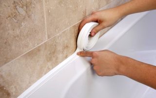 Obrubníková páska do koupelny: jednoduchý, ale spolehlivý způsob utěsnění spár
