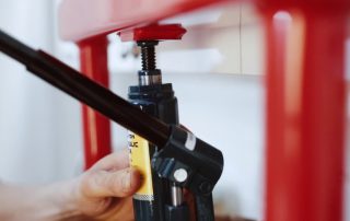 DIY hydraulic press: a universal tool from a jack