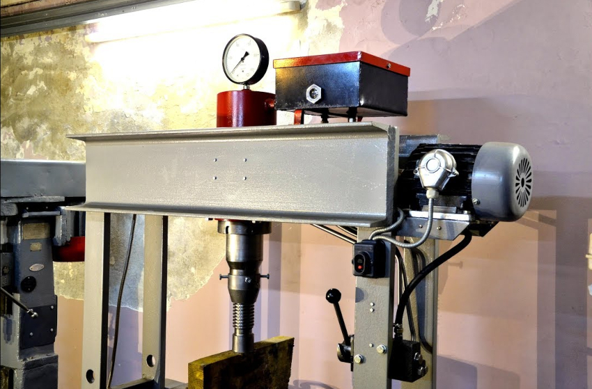 The hydraulic press with an electric motor can be created as a floor or table type