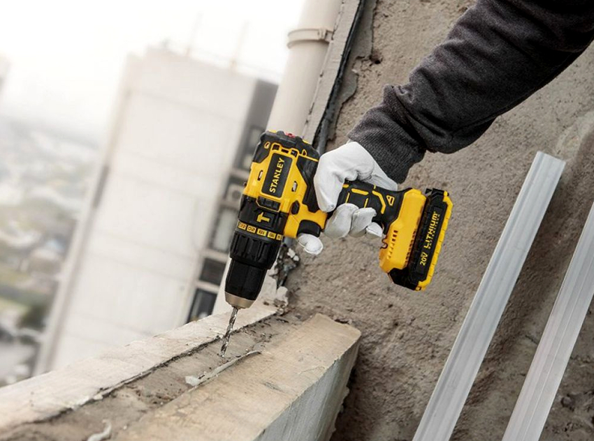 Stanley SBH20S2K is equipped with a long-life battery that is protected from overcharging
