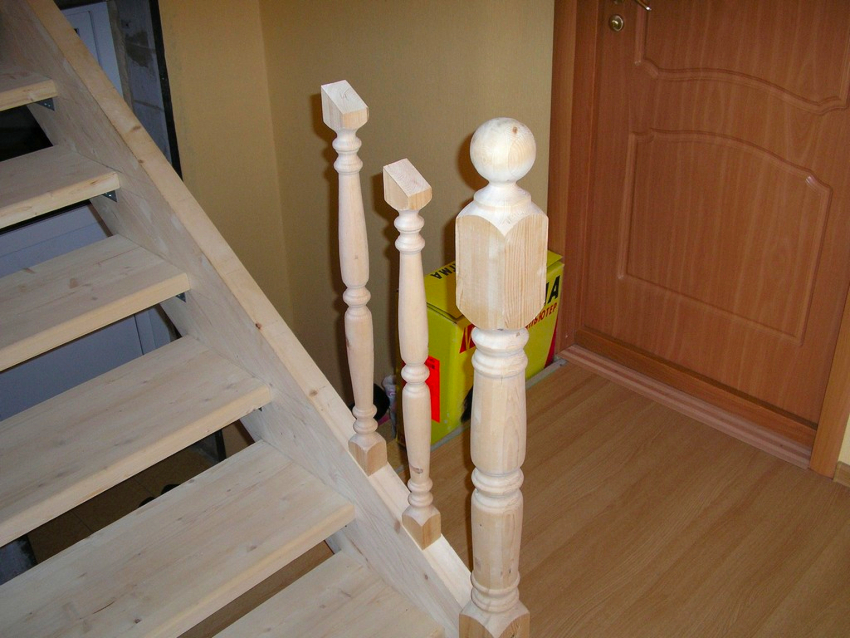 The method of making the railing directly depends on the features of the interior and the type of staircase itself