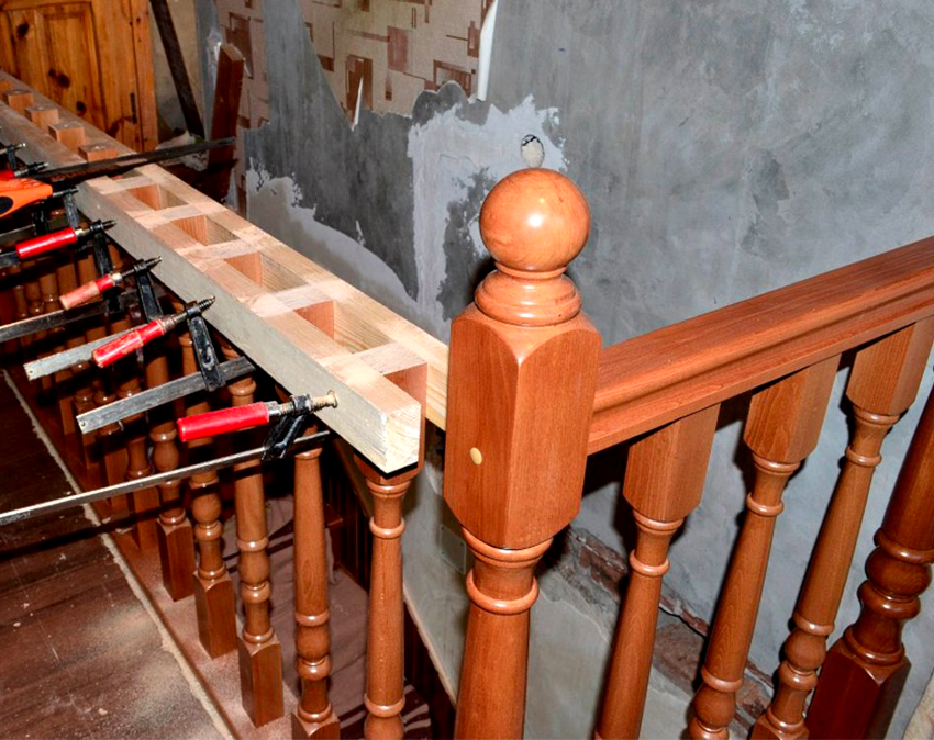 Making a handrail out of wood yourself, you can face difficulties when attaching balusters