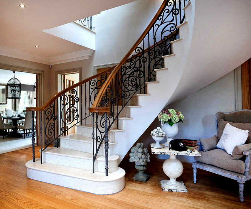 Staircase and railings should be in harmony with the interior and be comfortable
