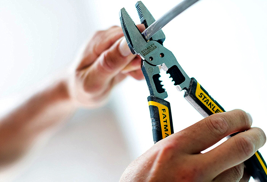 Pliers and pliers have different working surface shapes