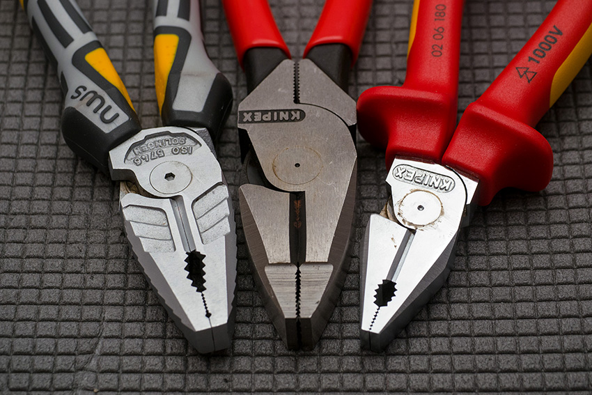 With pliers, the width of the jaws is always the same along the entire length, unlike pliers